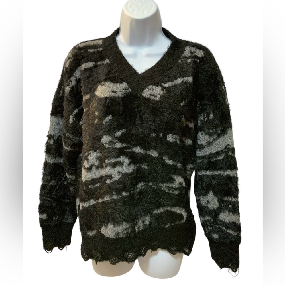 Cider Women’s Black/Gray Abstract Fuzzy Sweater